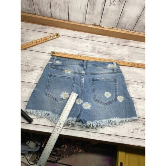 Grandpa mob wife clean girl office fairy core Material Girl Jean Shorts size 3 - Picture 3 of 3